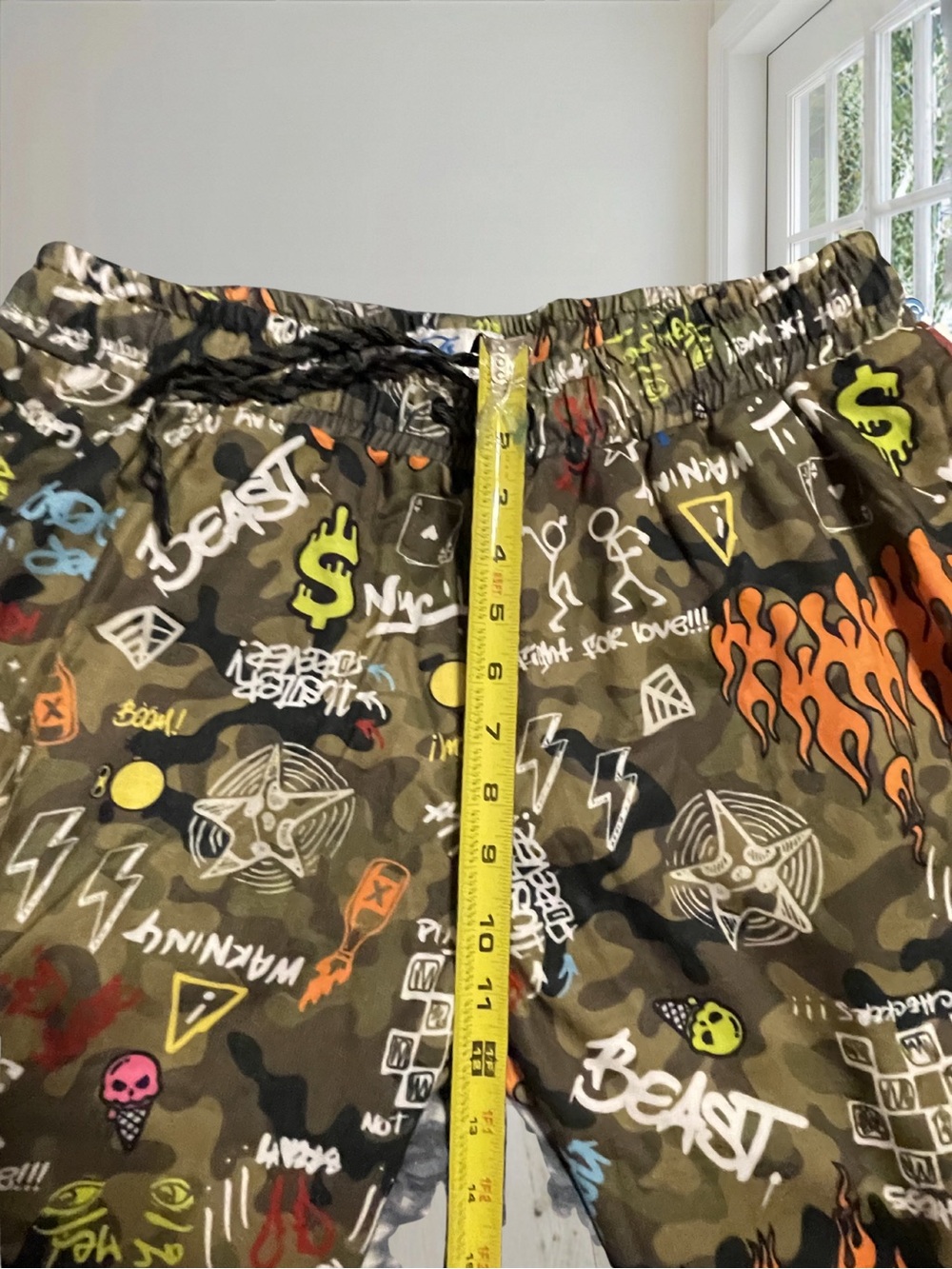 FRESH PRINTS OF BEL-AIR Men’s Camo Graffiti Joggers XL NWT Streetwear Flames - Picture 8 of 13